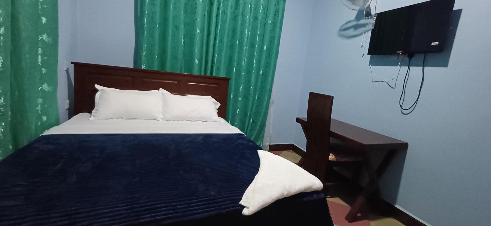Lodge Lasts Minute Boma la Ngombe